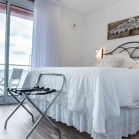 Garoupas 3* Πόντα Ντελγκάντα