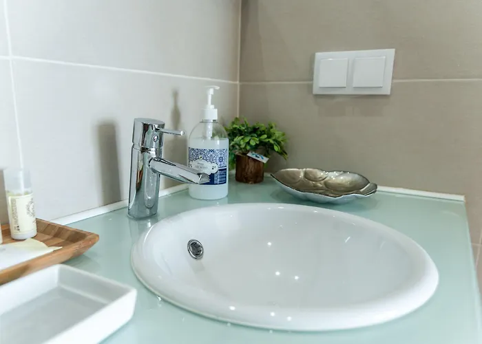 여관 Garoupas Ponta Delgada